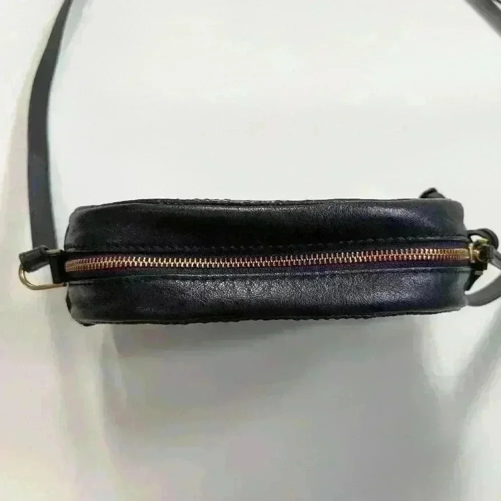 Fossil Chelsea Navy Rainbow Striped Leather Crossbody Bag Purse.